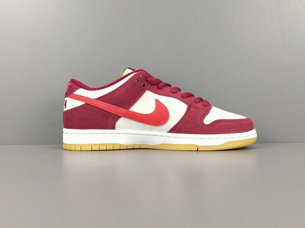 NIKE SB DUNK x SKATE LIKE A GIRL - Phantom Kicks