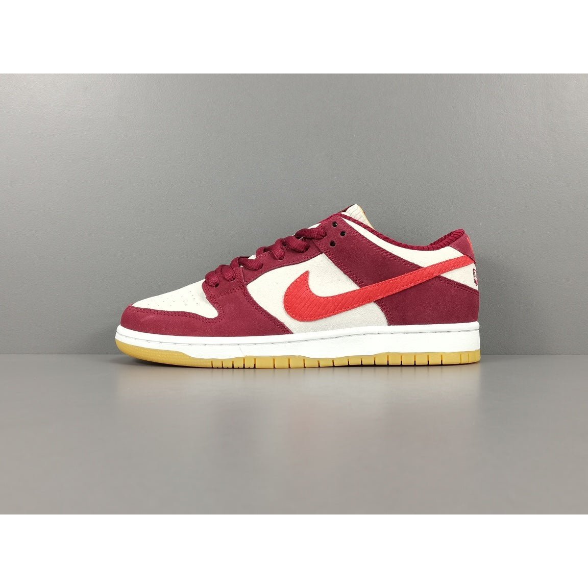 NIKE SB DUNK x SKATE LIKE A GIRL - Phantom Kicks
