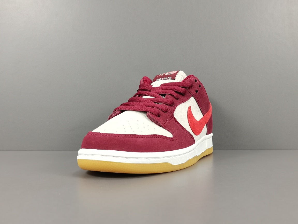 NIKE SB DUNK x SKATE LIKE A GIRL - Phantom Kicks