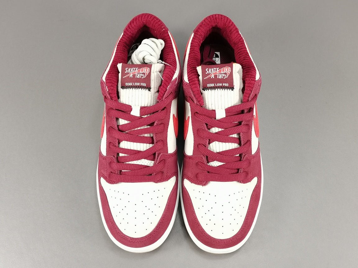 NIKE SB DUNK x SKATE LIKE A GIRL - Phantom Kicks