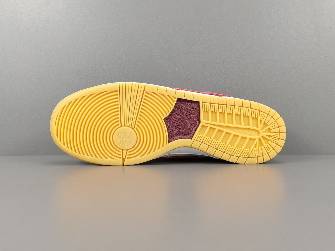 NIKE SB DUNK x SKATE LIKE A GIRL - Phantom Kicks