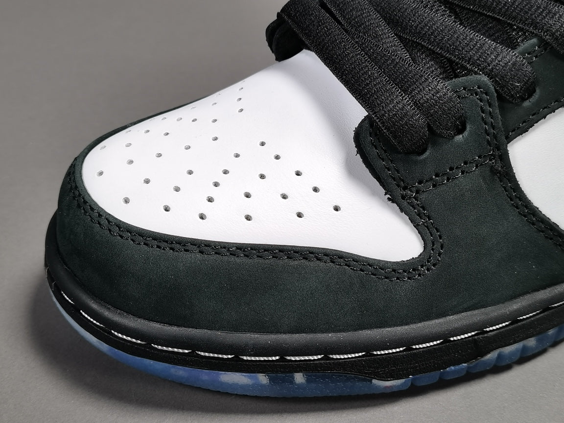 NIKE SB DUNK x STAPLE PANDA PIGEON - Phantom Kicks