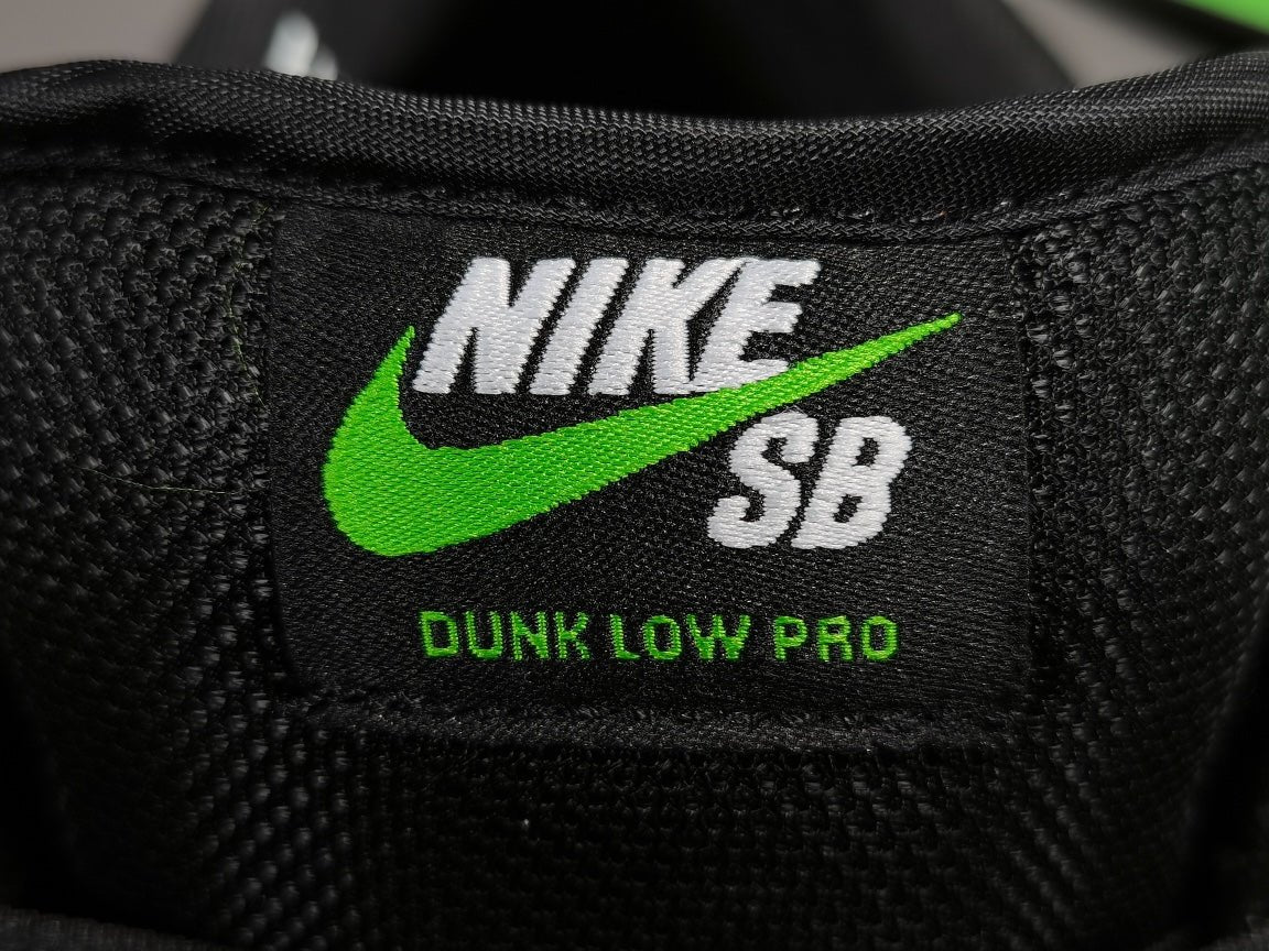 NIKE SB DUNK x STAPLE PANDA PIGEON - Phantom Kicks