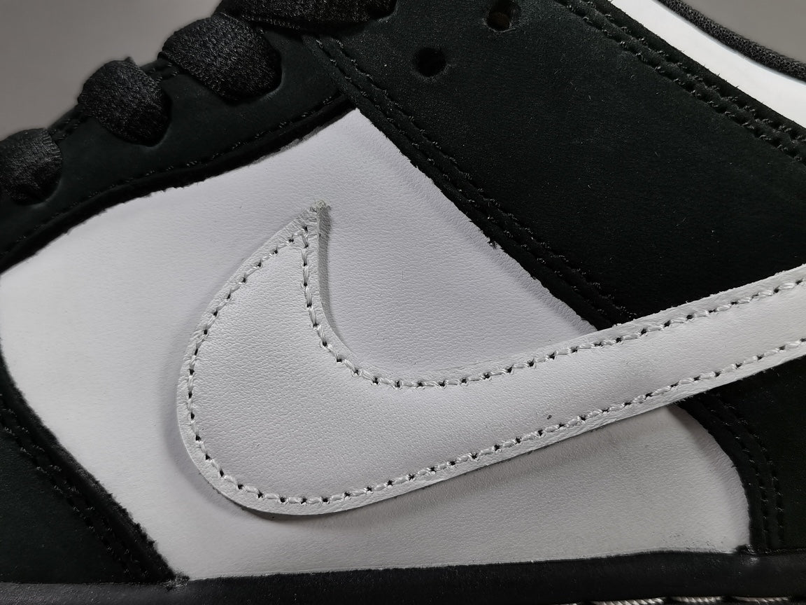 NIKE SB DUNK x STAPLE PANDA PIGEON - Phantom Kicks