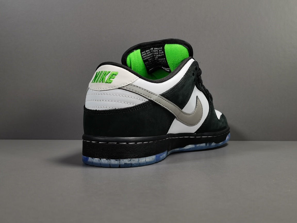 NIKE SB DUNK x STAPLE PANDA PIGEON - Phantom Kicks