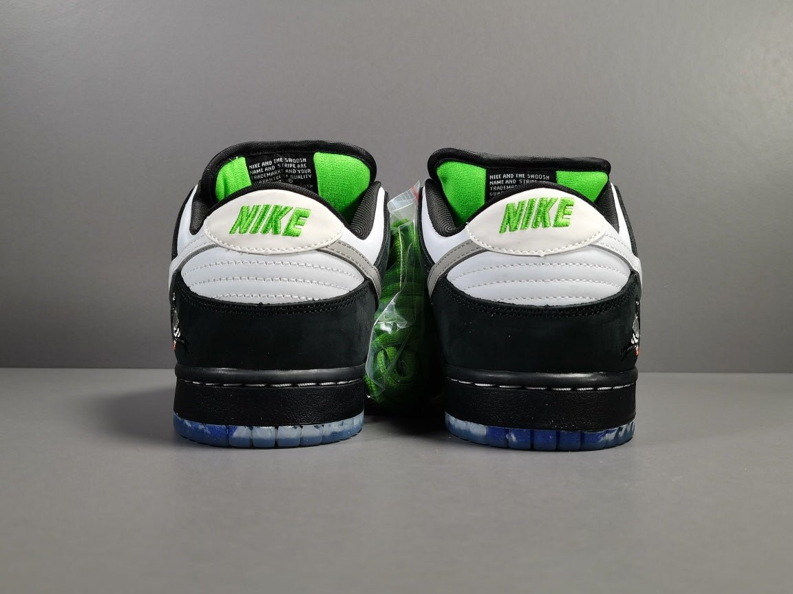 NIKE SB DUNK x STAPLE PANDA PIGEON - Phantom Kicks