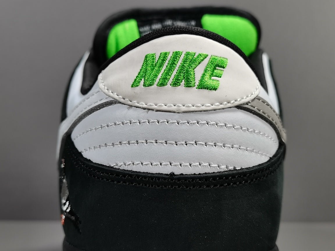 NIKE SB DUNK x STAPLE PANDA PIGEON - Phantom Kicks