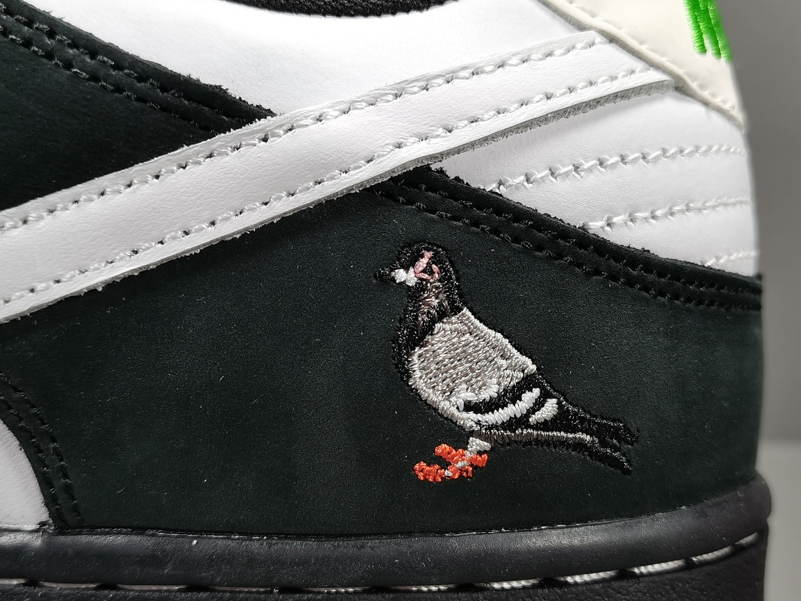 NIKE SB DUNK x STAPLE PANDA PIGEON - Phantom Kicks