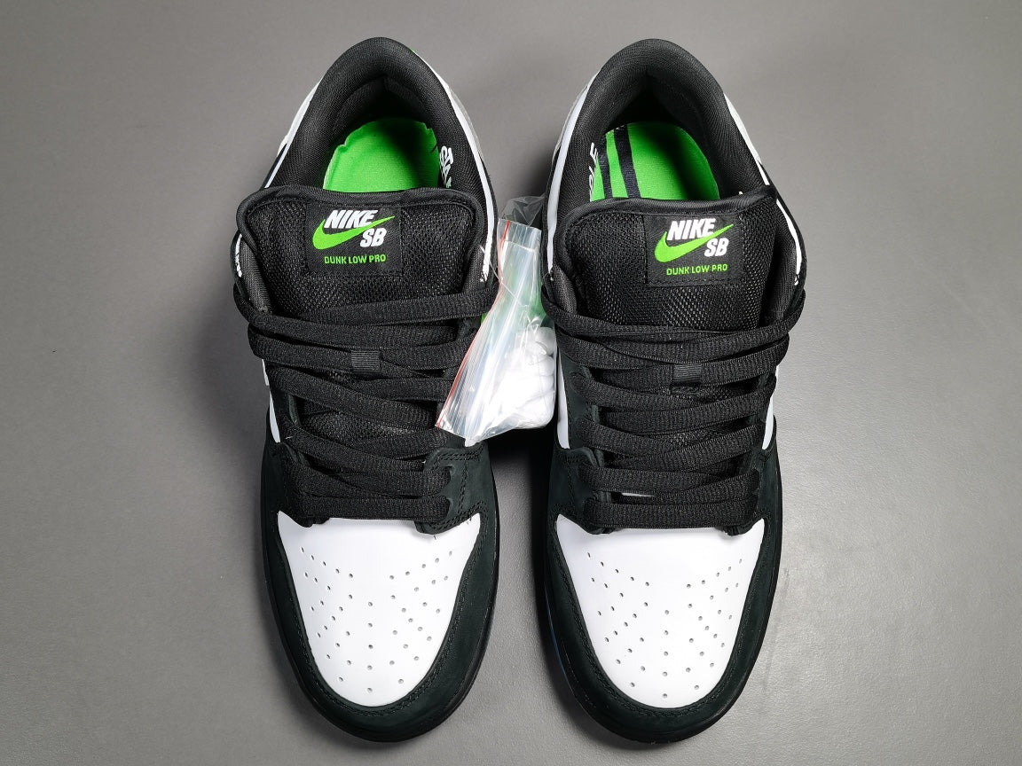 NIKE SB DUNK x STAPLE PANDA PIGEON - Phantom Kicks