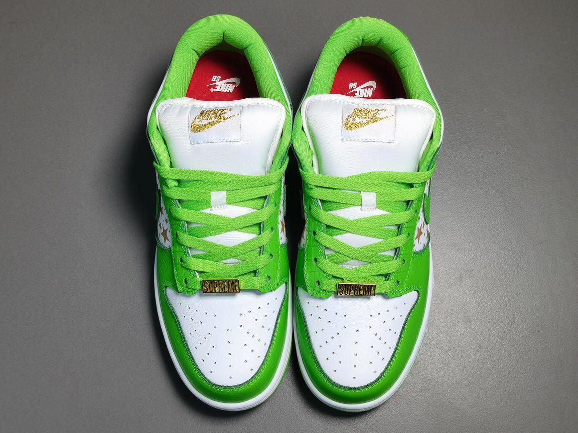 NIKE SB DUNK x SUPREME STARS MEAN GREEN - Phantom Kicks