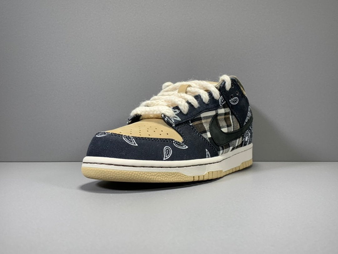 NIKE SB DUNK x TRAVIS SCOTT - Phantom Kicks