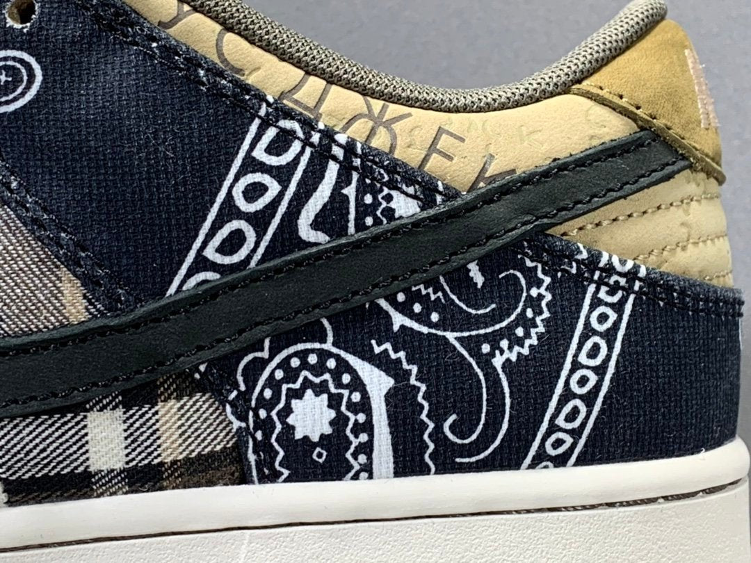 NIKE SB DUNK x TRAVIS SCOTT - Phantom Kicks