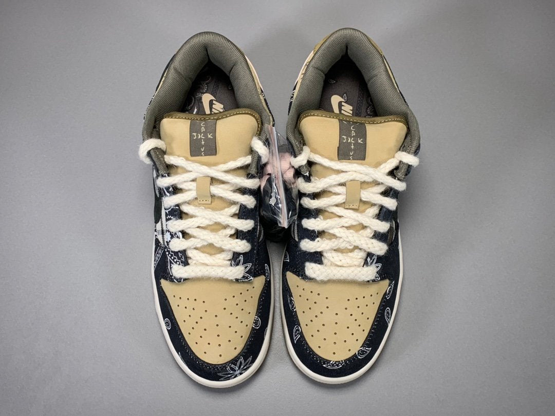 NIKE SB DUNK x TRAVIS SCOTT - Phantom Kicks