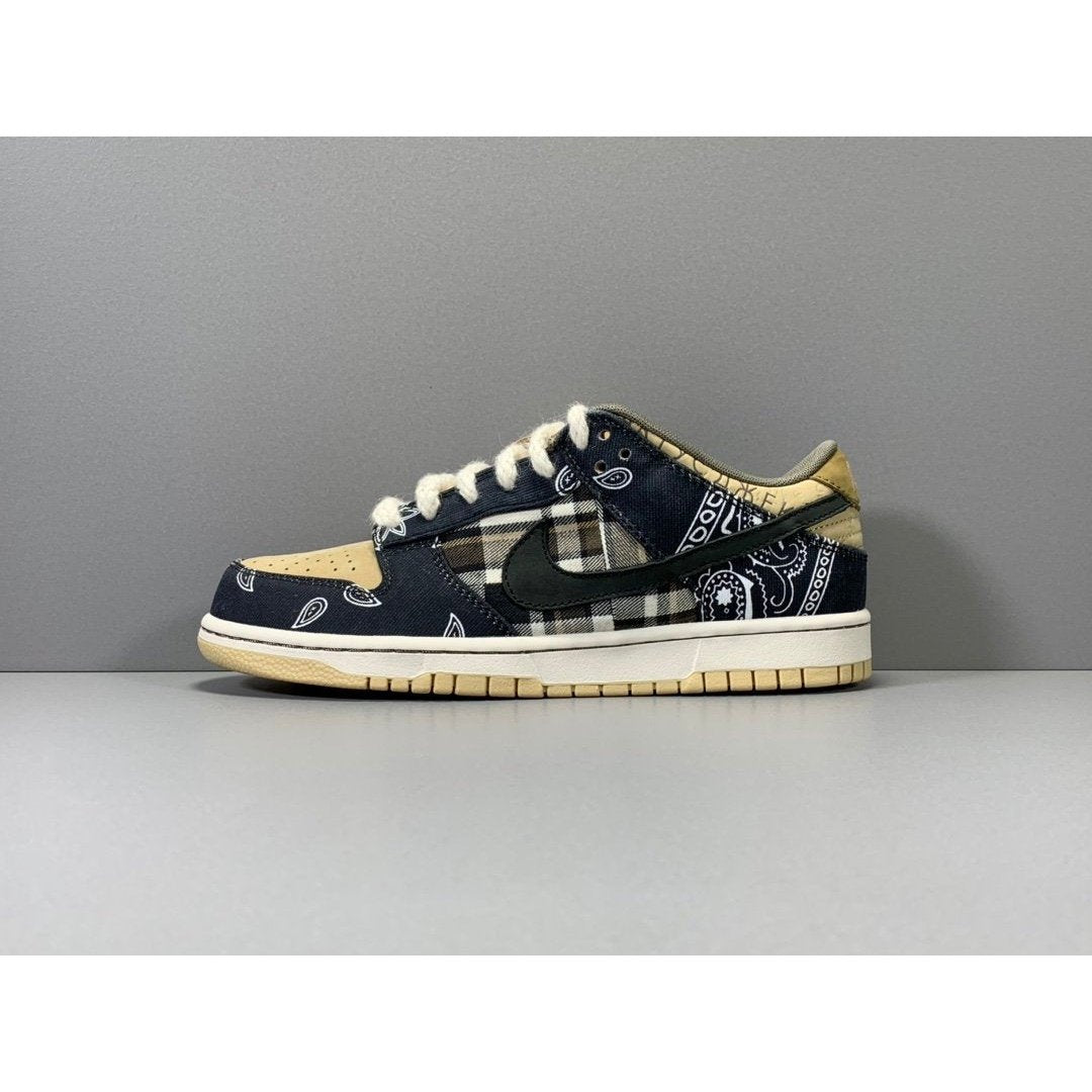 NIKE SB DUNK x TRAVIS SCOTT - Phantom Kicks