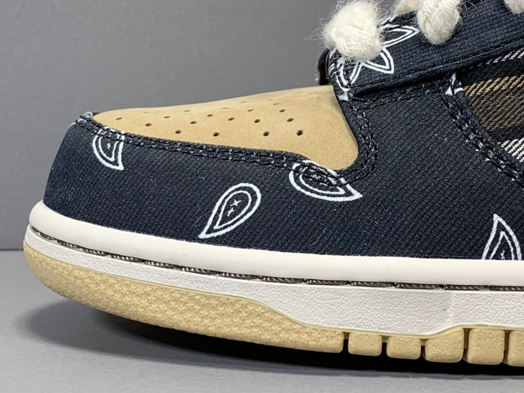 NIKE SB DUNK x TRAVIS SCOTT - Phantom Kicks