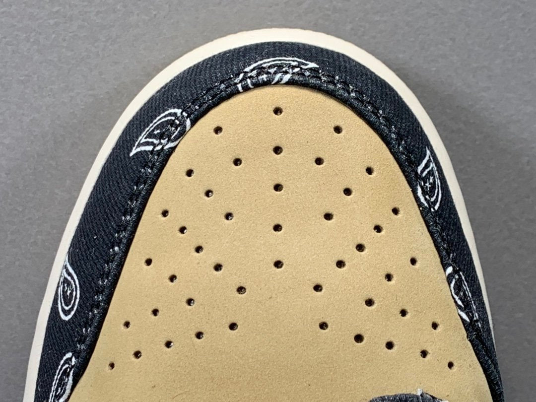 NIKE SB DUNK x TRAVIS SCOTT - Phantom Kicks